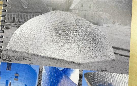 Mit einem Exposé über die Silverhall will die Stadt Braunlage beim Land Fördermittel einwerben. Sie ist optisch an das alte Schindelhaus (Foto) angelehnt. Es ist – zusammen mit den weiteren Aufwertungen der Grube Samson – das größte Projekt der Kommune in den kommenden Jahren. Allein für die Silverhall werden insgesamt rund 4,5 Millionen Euro Baukosten veranschlagt. Foto: Stadt Braunlage