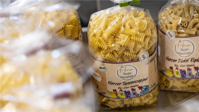 Kochwettbewerb im Harz: Partner werben für Öko-Betriebe Mit einem Koch-Wettbewerb wollen regionale Partner für Bio-Produkte werben. Das Foto zeigt ein Produkt der "Harzer Nudelmanufaktur" aus Lutter.