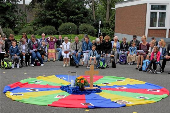 Mit einem Schulanfänger-Gottesdienst wurden die Erstklässler begrüßt.  Foto: Hohaus