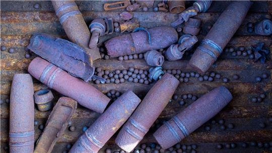 Mit einem Weltkriegsgeschoss im Gesäß hat ein junger Mann in Frankreich einen Einsatz des Kampfmittelräumdienstes in einer Klinik ausgelöst. (Symbolbild)