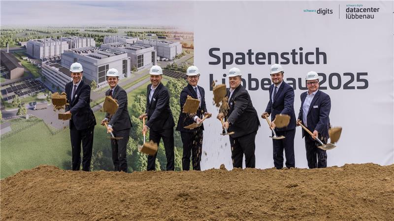 KI-Chips statt Braunkohle: Milliarden für Gigafabrik Mit einem feierlichen Spatenstich wurde die Baustelle in Lübbenau eingeweiht.