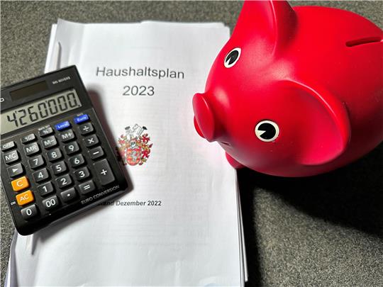 Mit einem ordentlichen Defizit von etwa 4,26 Millionen Euro ist der städtische Haushalt für 2023 genehmigt. Symbolfoto: Schlegel