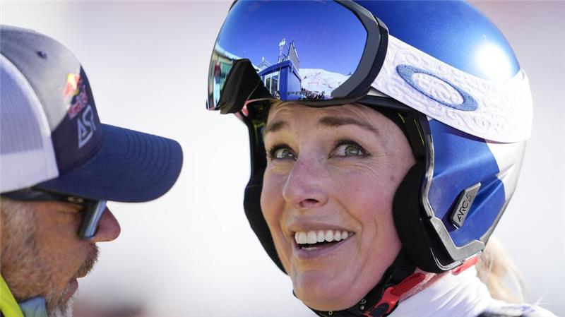 Comeback mit 40: Lindsey Vonn rast in Weltcup-Punkte Mit einen glücklichen Lächeln reagiert Lindsey Vonn auf ihr Weltcup-Comeback.