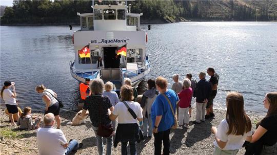 Mit einer Fahrt über das im Okerstausee versunkenen Unterschulenberg beginnt der Samstag.