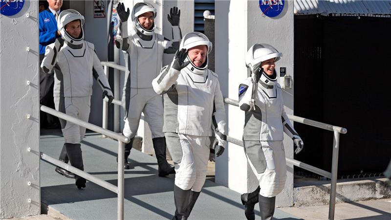 Vier Raumfahrer zur ISS gestartet Mit einer Falcon 9 Rakete ist die Crew 11 zur ISS gestartet.