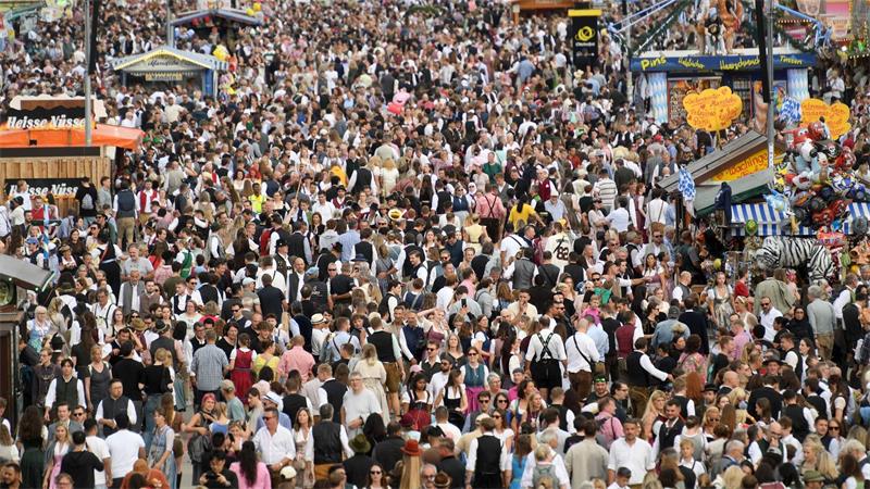 Mit einer Million Menschen rechnet die Festleitung am ersten Wochenende. 
