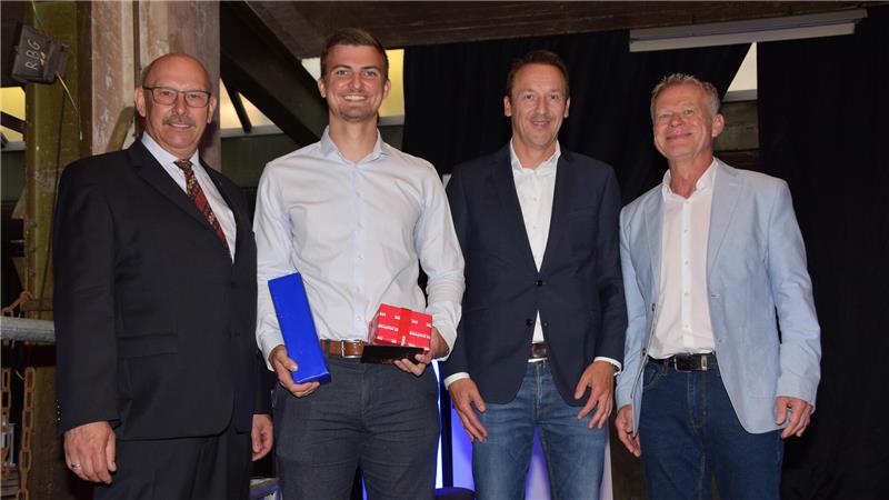 Freispruch: Riesenapplaus für junge Handwerker in Goslar Mit einer glatten 1,0 wird Florian Eine, der seine Ausbildung bei Bernhard Olbrich (Langelsheim) absolviert hat, als Prüfungsbester ausgezeichnet.