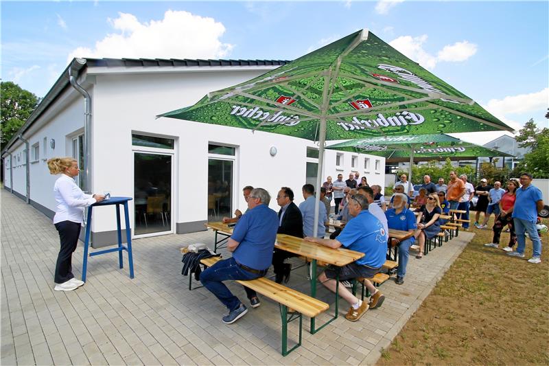 Mit einer kleinen Feierstunde weihen die Stadt Goslar und Hauptnutzer GSC 08 das am Kunstrasenplatz gelegene neue Funktionsgebäude ein. Foto: Epping