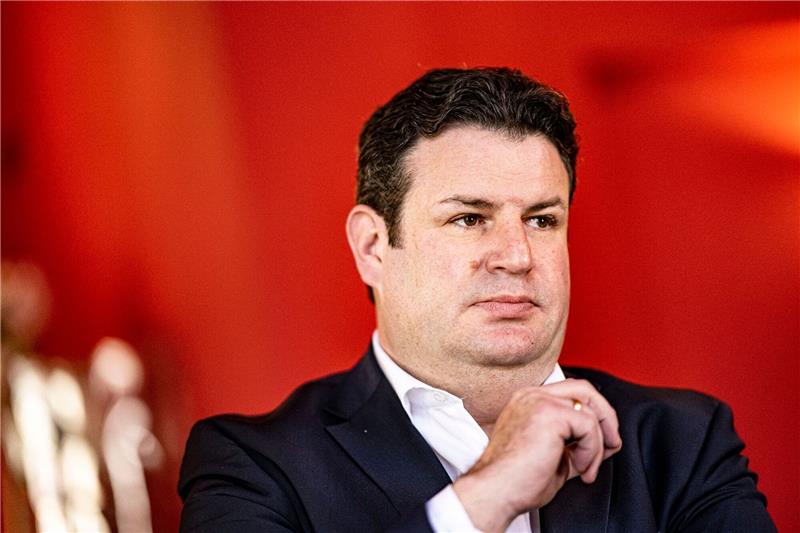 Heil: Beschäftigte sollen in Bildungszeit gehen können Mit einer neuen Bildungszeit und anderen Instrumenten will Bundesarbeitsminister Hubertus Heil die Weiterbildung in Deutschland voranbringen.