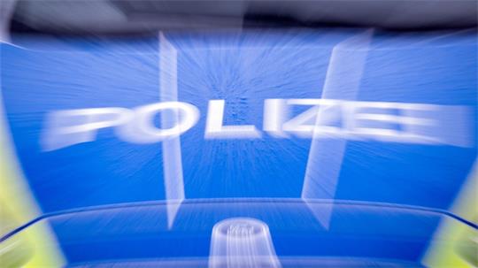 Mit einer stark blutenden Wunde am Arm ist ein 30-Jähriger nach einem Streit ins Krankenhaus gekommen. (Symbolbild)