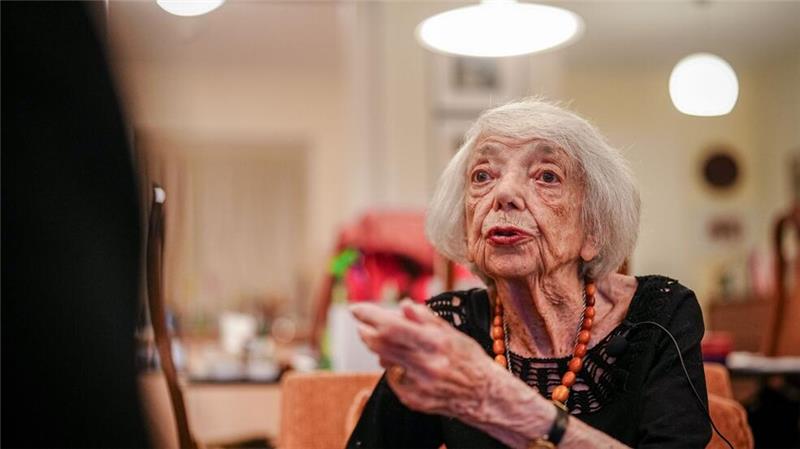 Holocaust-Überlebende: Die Demokratie schwankt Mit fast 90 Jahren kam Friedländer nach Deutschland zurück.