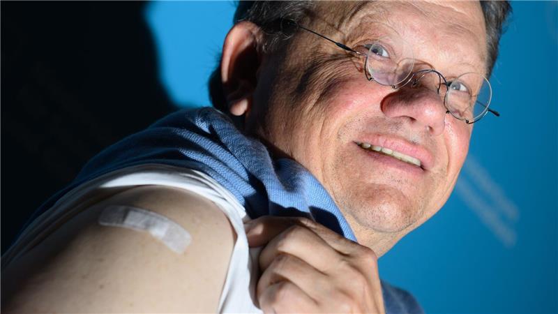 Mit gutem Beispiel voran: Gesundheitsminister Philippi lässt sich impfen.