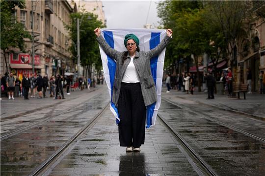 Mit landesweiten Alarmsirenen gedenkt Israel der Ermordung von sechs Millionen Juden durch die Nationalsozialisten im Zweiten Weltkrieg.