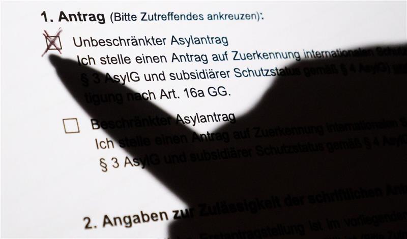 Mit mehr als 104.000 Asylanträgen seit Jahresbeginn war Syrien das zugangsstärkste Herkunftsland .