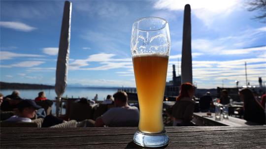Mit oder ohne Alkohol? Weizenbier schmeckt vielen Menschen in beiden Varianten. (Archivbild)