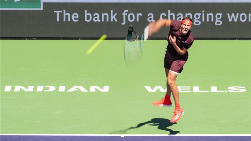 Ohne Antworten: Zverev scheitert auch in Indian Wells Mit seinem Aufschlagspiel ist Zverev nicht zufrieden.