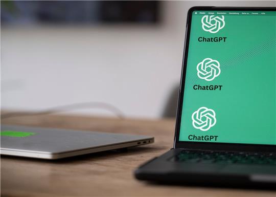 Mit seinem KI-Chatbot Chat GPT hatte die Softwareschmiede OpenAI vor etwas mehr als einem Jahr für Furore gesorgt.