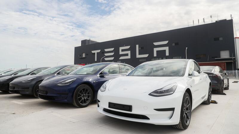 Tesla mit kleinerem Verkaufsrückgang als erwartet Mit seinen Auslieferungszahlen kann der US-Konzern auch bei Anlegern punkten.