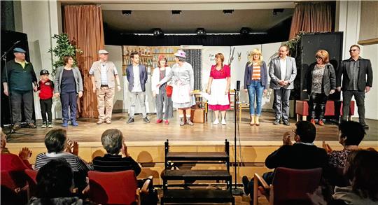 Mit viel Beifall werden die Mixpickels am Ende vom Publikum verabschiedet. Foto: Weiss