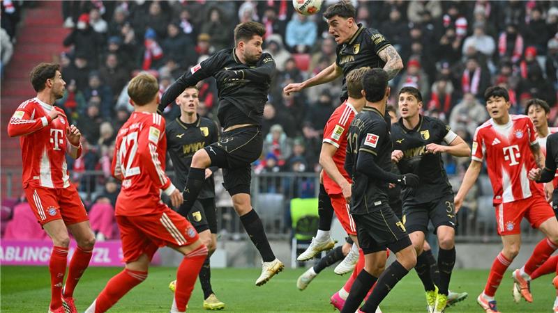 Bayerns Superserie dahin - „Der neue Nullpunkt“ Mit viel Leidenschaft trat der FC Augsburg in München auf.