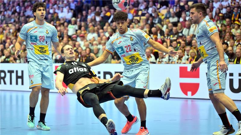 Mit vollem Einsatz dabei: Deutschlands Spielmacher Juri Knorr. 