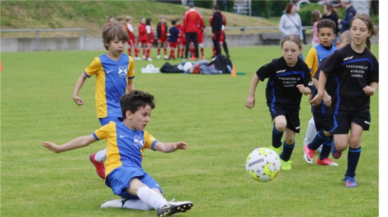 Jede Menge los beim Cup der Goslarschen Zeitung Mit vollem Einsatz gehen die Jungen und Mädchen beim Pfingstturnier 2024 zur Sache. Insbesondere in den jüngeren Altersklassen ist die Teilnehmerzahl in diesem Jahr hoch.