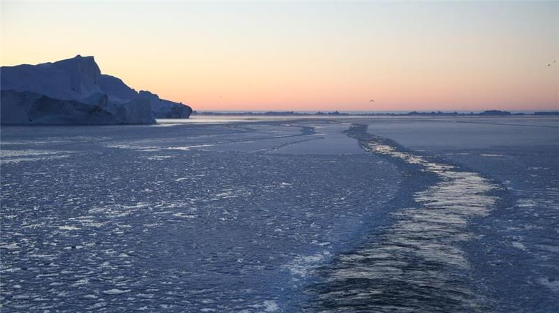 Grönlands Klima-Zwiespalt - und was Trump damit zu tun hat Mit zunehmendem Klimawandel werden Schifffahrtsrouten in der Arktis zugänglicher.