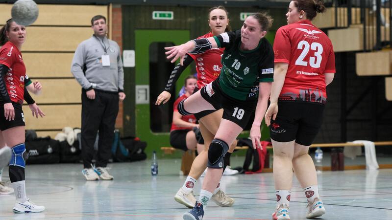 Mit zwölf Treffern ist Marie Ermrich, hier in der Partie gegen den MTV Braunschweig, erfolgreichste Werferin der HSG Liebenburg-Salzgitter beim Kantersieg in Hattorf.