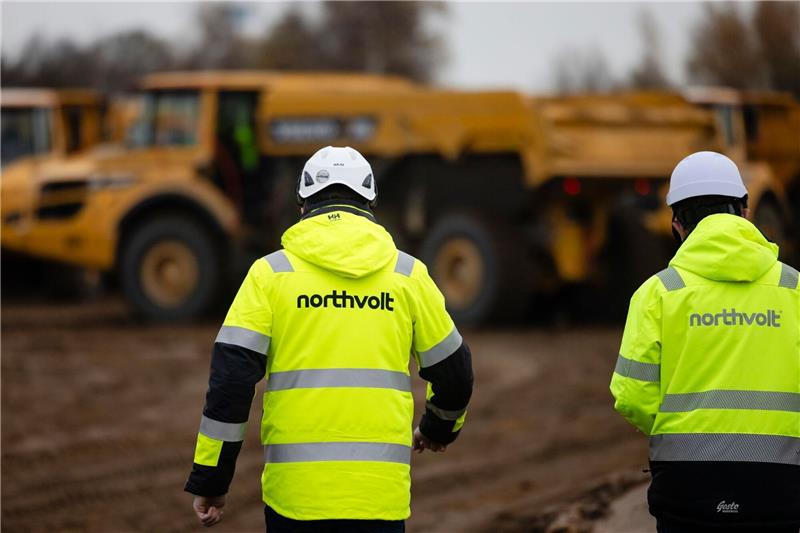Norderwöhrden macht Weg frei für Northvolt-Batteriefabrik Mitarbeiter der Firma Northvolt auf einer Baustelle im Kreis Dithmarschen.