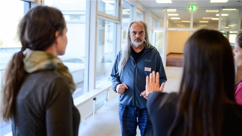 Mitarbeiter der Psychiatrischen Klinik Lüneburg üben professionelle Deeskalationsstrategien. 