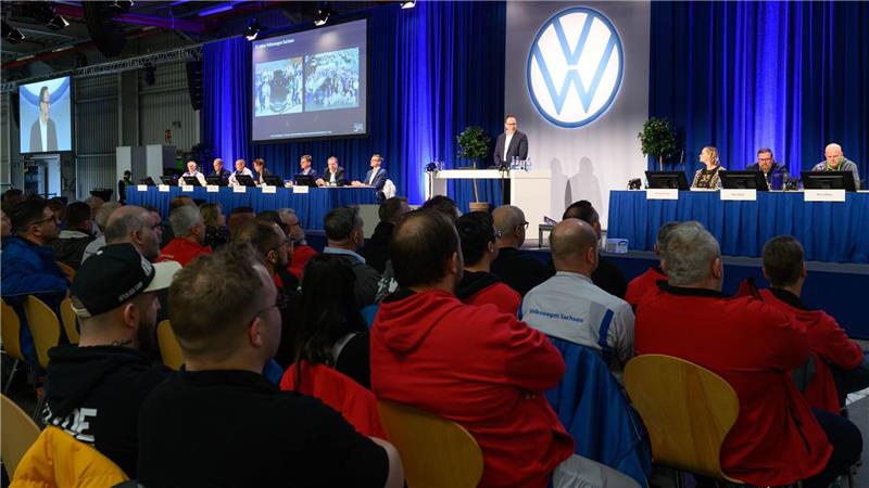 VW-Werk Zwickau behält Cupra-Modell - 35. Jubiläum Mitarbeiter von Volkswagen Sachsen bei einer Feierstunde zum 35. Jubiläum des Unternehmens in Zwickau.