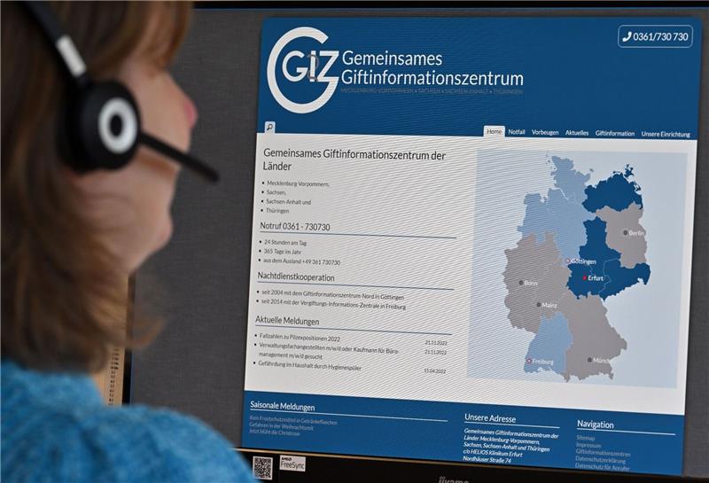 Giftnotruf erwartet mehr Vergiftungsfälle in Heizperiode Mitarbeiterin im Giftinformationszentrum in Erfurt.