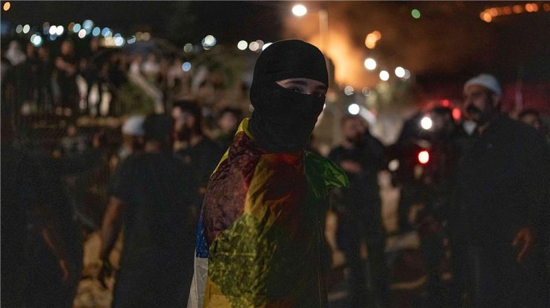 Bilder des Tages Mitglieder der drusischen Gemeinschaft durchqueren die Pufferzone zwischen Syrien und den von Israel annektierten Golanhöhen in der Nähe von Majdal Shams, um ihre drusischen Landsleute auf der syrischen Seite zu unterstützen.