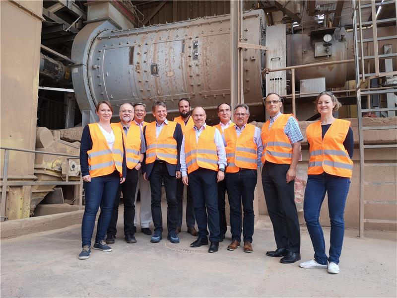 Mitglieder des Chemie-Netzwerks Harz bei einer Betriebsbesichtigung. Foto: Privat
