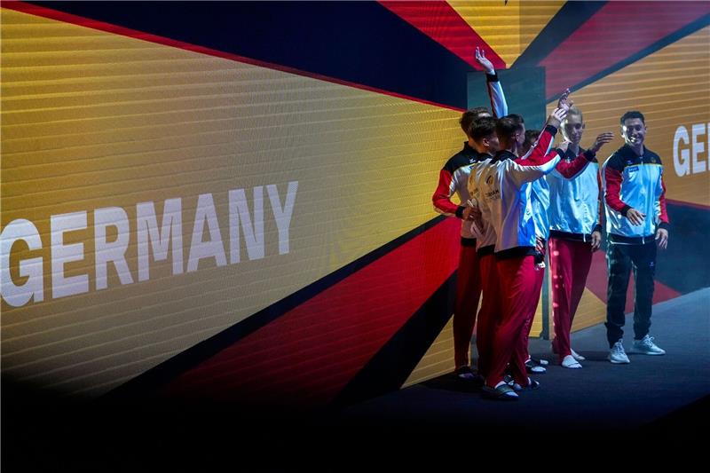 Nach Knieverletzung: Toba gibt Comeback bei Weltcup Mitglieder von der Mannschaft aus Deutschland kommen zum Finale an.