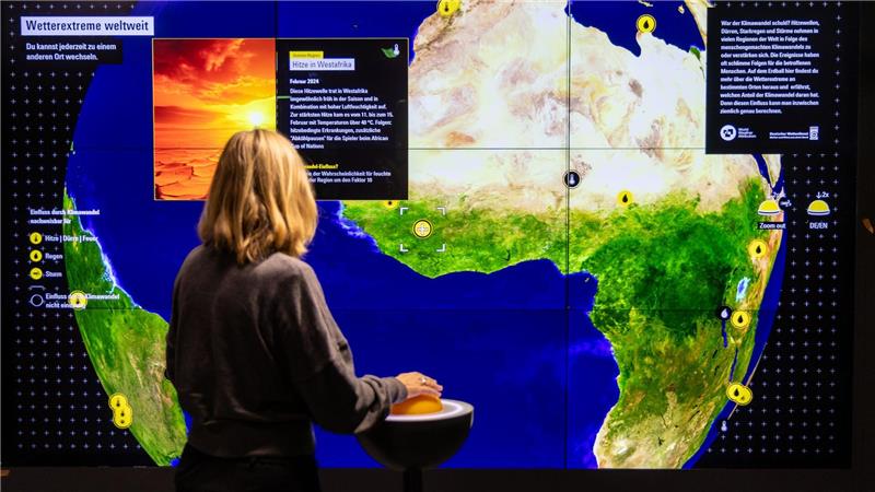 Mithilfe eines digitalen Modells einer Erde können Besucherinnen und Besucher lernen, wo es extreme Wetterlagen gibt. (Archivbild)