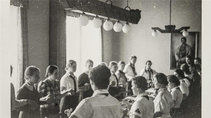 Mittagsgruß in der Reichsbauernschule.