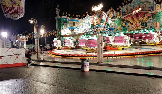 Mitten auf einer Kirmes in Münster ist ein Mann nach einer Auseinandersetzung niedergestochen worden und ums Leben gekommen.