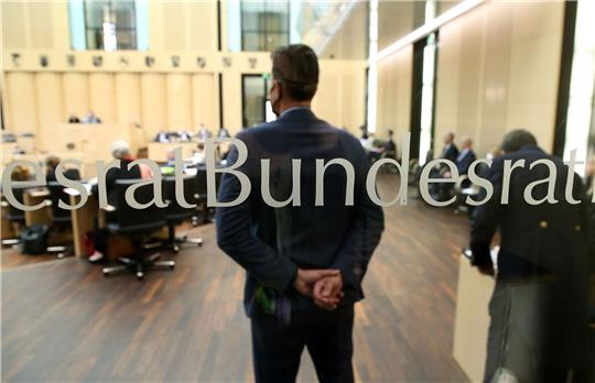 Mitten in der Energiekrise hat der Bundesrat wichtige gesetzliche Änderungen gebilligt. Unter anderem wird die Mehrwertsteuer auf Gas gesenkt.