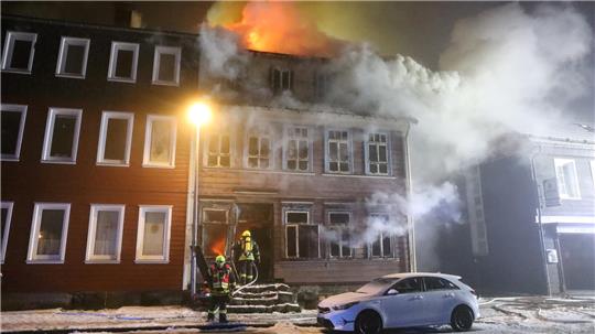 Mitten in der Nacht rücken die Einsatzkräfte aus.
