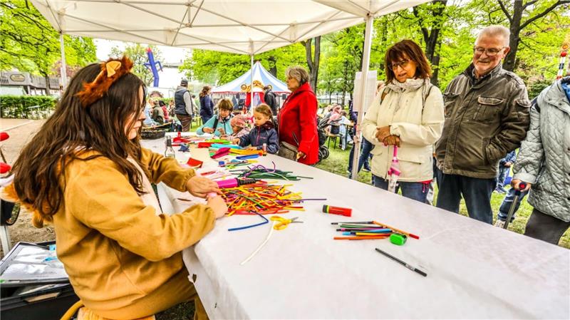 Mitunter können die Besucher beim "Frühlingserwachen" Muttertagsgeschenke bastel...