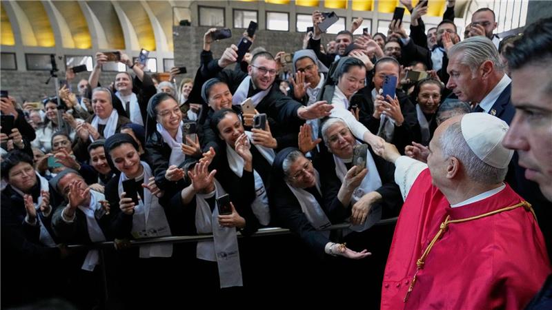 Mobile Begeisterung für Papst Leo