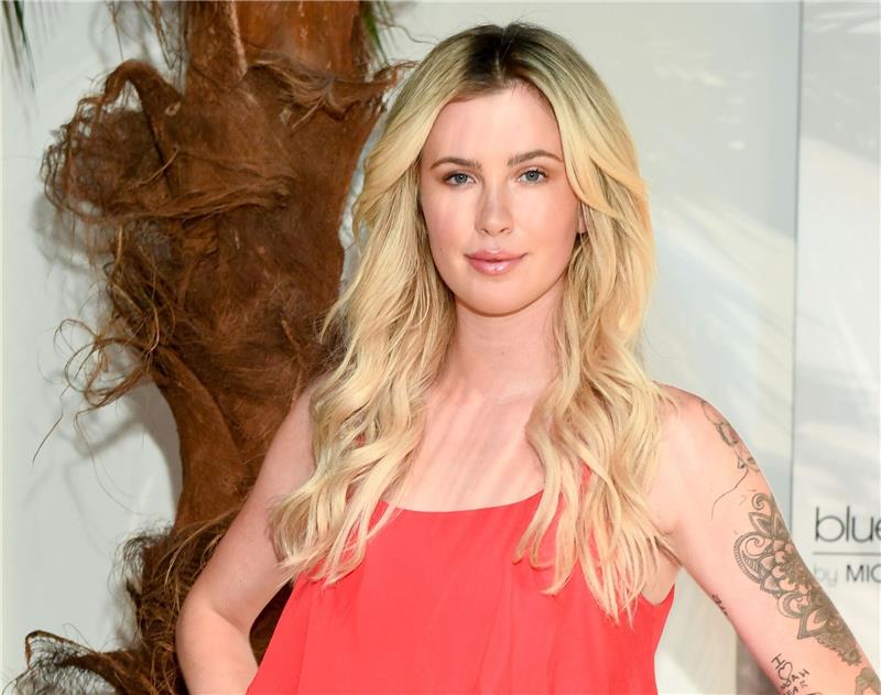 Alec Baldwin ist Opa - Tochter Ireland bringt Baby zur Welt Model Ireland Basinger Baldwin ist Mutter geworden.