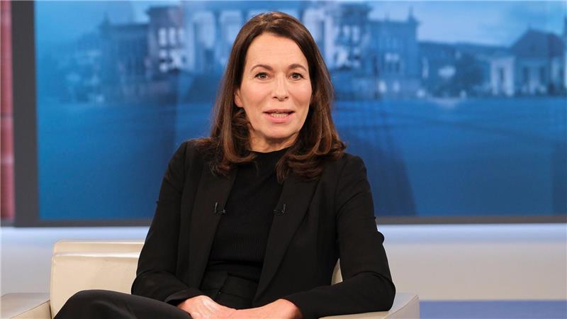 Moderatorin Anne Will genießt weiter jeden Sonntag nicht mehr ins TV-Studio zu müssen. (Archivbild)