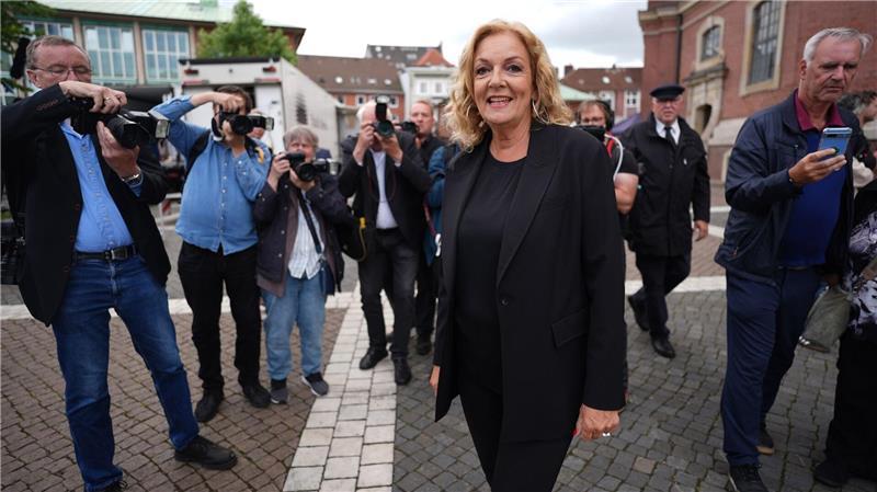 Abschied im Michel - Trauerfeier für Carlo von Tiedemann Moderatorin Bettina Tietjen