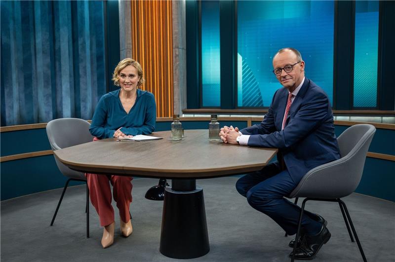 Anne-Will-Nachfolge: Caren Miosga startet ihren Polit-Talk Moderatorin Caren Miosga mit ihrem ersten Gast, CDU-Chef Friedrich Merz.
