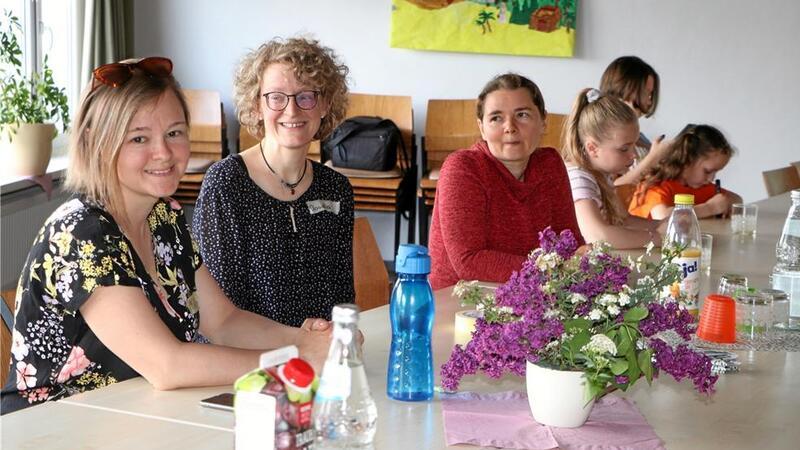 Moderatorin Claudia Mehl (2. v.l.) unterstützte 2022 ukrainische Geflüchtete im Rahmen des runden Tisches