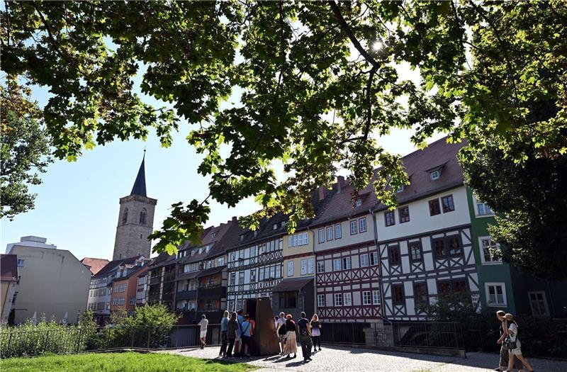 Moderne Architektur steht über dem 2007 entdeckten mittelalterlichen Ritualbad (Mikwe) an der Krämerbrücke.