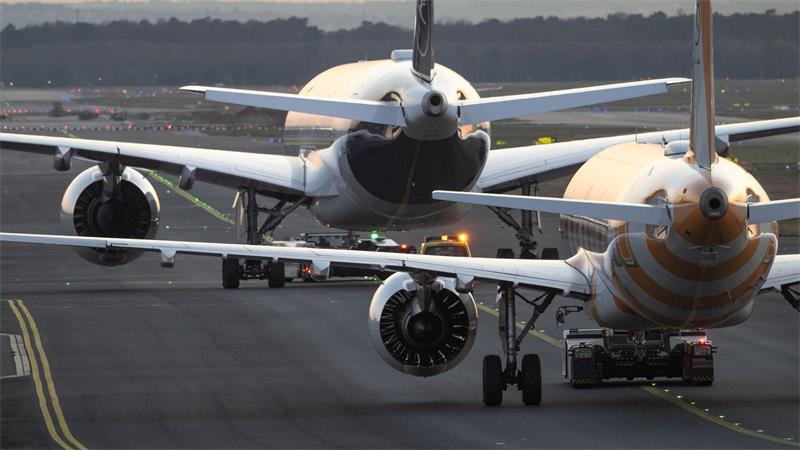Moderne Jets kommen mit weniger Kerosin aus als ihre Vorgänger. (Symbolbild)