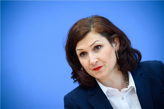 Möchte im öffentlichen Dienst des Bundes ein «Gebot zur Förderung der Wertschätzung von Vielfalt und Verhinderung und Beseitigung jeder Form von Diskriminierung» verankern: die Antidiskriminierungsbeauftragte Ferda Ataman.